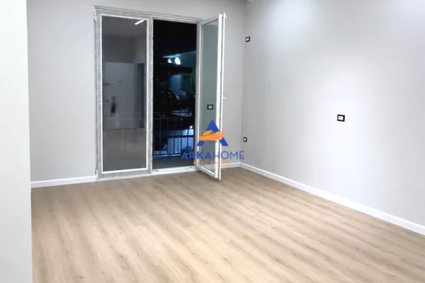Shtepi ne shitje Apartament ne Tirane, 1+1, Mobilimi Bosh, pa mobiluar, Pagesa 120,000  Euro.