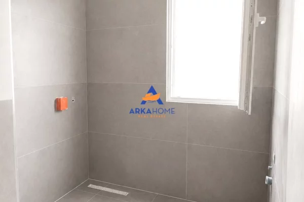 Shtepi ne shitje Apartament ne Tirane, 1+1, Mobilimi Bosh, pa mobiluar, Pagesa 120,000  Euro.