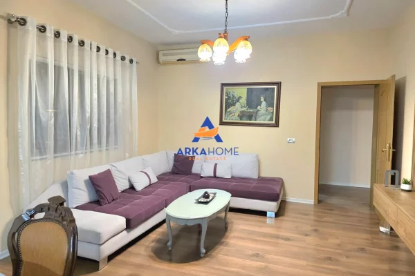 JEPET APARTAMENT 3+1+2 ME QERA TEK "ISH FUSHA AVIACIONIT " 80,000 LEKE