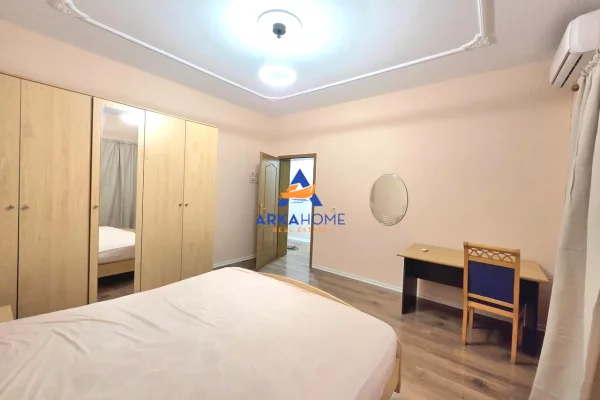 Shtepi me qera Apartament ne Tirane, 3+1, Mobilimi E mobiluar, Pagesa 864  Euro.