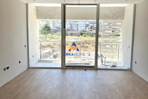 Ambient biznesi me qera 3+1 ne Tirane - 1,900 Euro