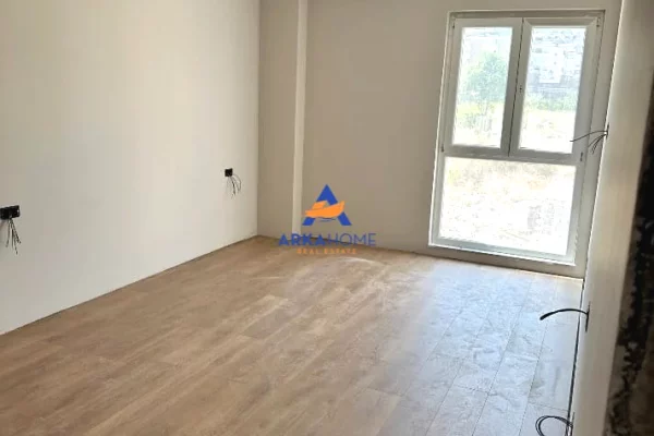 JEPET ME QERA ZYRE 117.2 M2 "KOMUNA E PARISIT" 1900 EURO