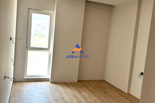 JEPET ME QERA ZYRE 117.2 M2 "KOMUNA E PARISIT" 1900 EURO