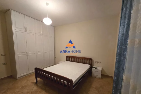 Shtepi me qera Apartament ne Tirane, 2+1, Mobilimi E mobiluar, Pagesa 800  Euro.
