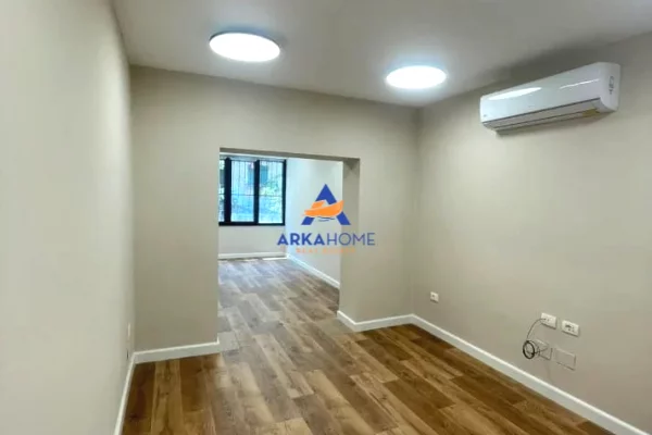 JEPET ME QERA ZYRE 110M2 "RRUGA MARGARITA TUTULANI" 120.000 LEKE