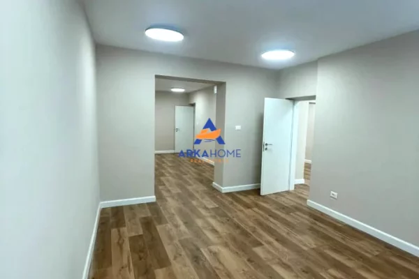 JEPET ME QERA ZYRE 110M2 "RRUGA MARGARITA TUTULANI" 120.000 LEKE
