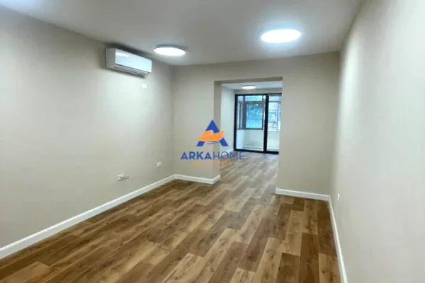 JEPET ME QERA ZYRE 110M2 "RRUGA MARGARITA TUTULANI" 120.000 LEKE