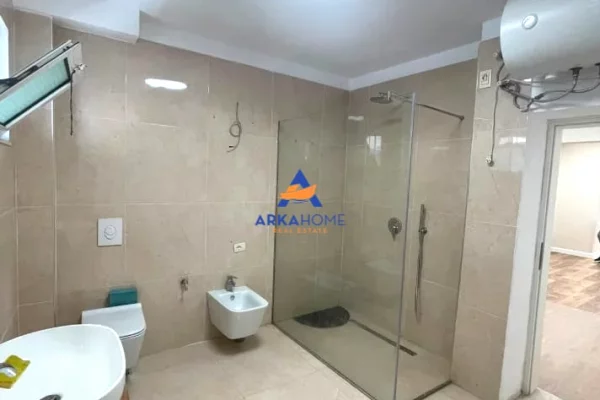 JEPET ME QERA ZYRE 110M2 "RRUGA MARGARITA TUTULANI" 120.000 LEKE