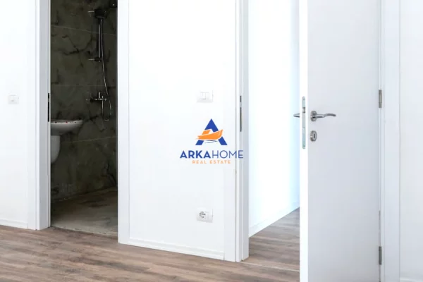 Shtepi me qera Apartament ne Tirane, 3+1, Mobilimi Bosh, pa mobiluar, Pagesa 864  Euro.