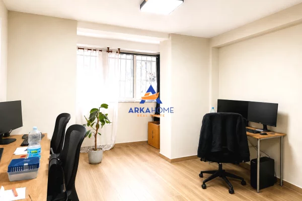 Ambient biznesi me qera 3+1 ne Tirane - 594 Euro