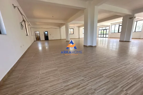 JEPET ME QERA AMBIENT MAGAZINIMI 500M2 "BERZHITE" 1500 EURO