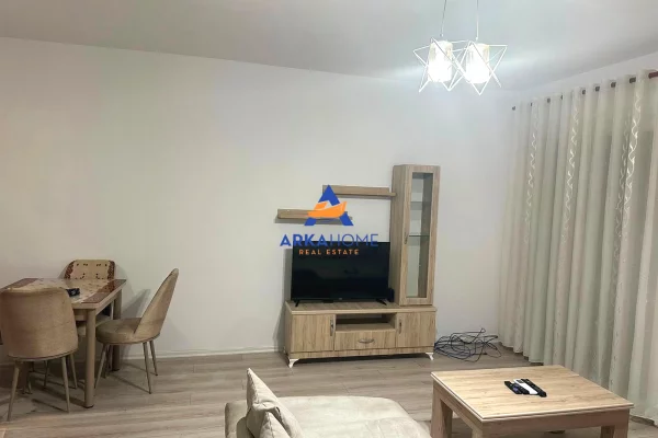 Shtepi me qera Apartament ne Tirane, 2+1, Mobilimi E mobiluar, Pagesa 648  Euro.