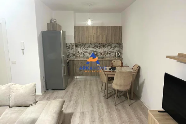 Shtepi me qera Apartament ne Tirane, 2+1, Mobilimi E mobiluar, Pagesa 648  Euro.