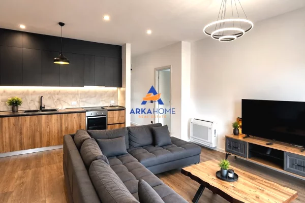 JEPET APARTAMENT ME QERA 2+1+2+BALLKON "KOMPLEKSI GENER 2,BULEVERDI I RI " 780 EURO