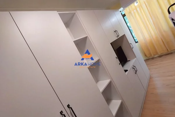 Shtepi ne shitje Apartament ne Tirane, 2+1, Mobilimi E mobiluar, Pagesa 313,512  Euro.