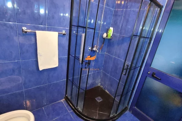 Shtepi ne shitje Apartament ne Tirane, 2+1, Mobilimi E mobiluar, Pagesa 313,512  Euro.