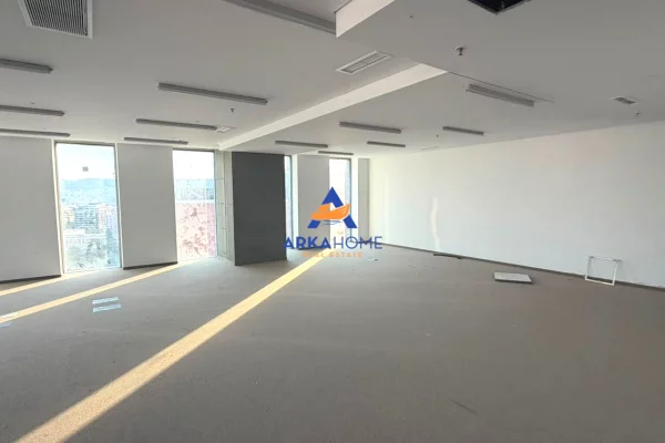 JEPET AMBJENT PER ZYRA ME QERA 500M2 "RRUGA ELBASANIT " 15000 EURO