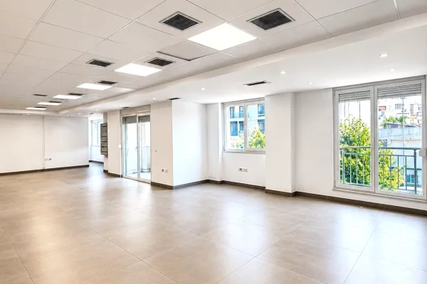 Ambient biznesi me qera 3+1 ne Tirane - 6,000 Euro