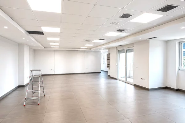 JEPET ZYRE ME QERA 450M2 "PRANE KLINIKES INDIANE TE SYRIT,KOMUNA E PARISIT " 6000 EURO.