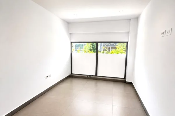 JEPET ZYRE ME QERA 450M2 "PRANE KLINIKES INDIANE TE SYRIT,KOMUNA E PARISIT " 6000 EURO.