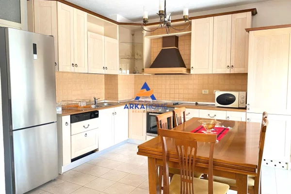 Shtepi me qera Duplex(shtepi me 2 kate) ne Tirane, 3+1, Mobilimi E mobiluar, Pagesa 1,450  Euro.