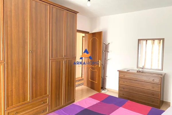 Shtepi me qera Duplex(shtepi me 2 kate) ne Tirane, 3+1, Mobilimi E mobiluar, Pagesa 1,450  Euro.