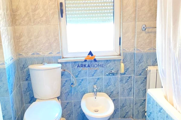 Shtepi me qera Duplex(shtepi me 2 kate) ne Tirane, 3+1, Mobilimi E mobiluar, Pagesa 1,450  Euro.