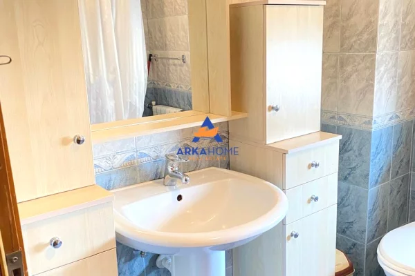 Shtepi me qera Duplex(shtepi me 2 kate) ne Tirane, 3+1, Mobilimi E mobiluar, Pagesa 1,450  Euro.