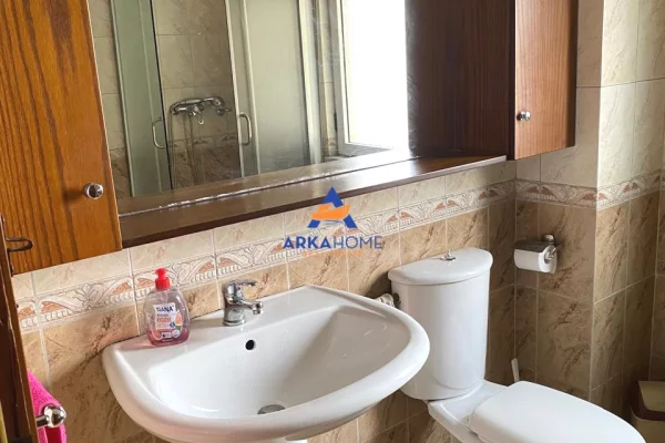 Shtepi me qera Duplex(shtepi me 2 kate) ne Tirane, 3+1, Mobilimi E mobiluar, Pagesa 1,450  Euro.