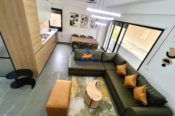 Shtepi me qera Duplex(shtepi me 2 kate) ne Tirane, 3+1, Mobilimi E mobiluar, Pagesa 1,297  Euro.
