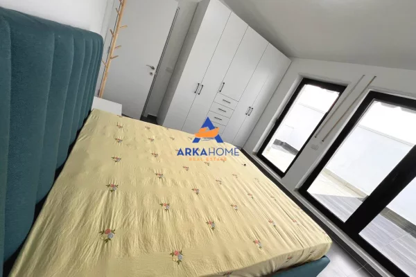 Shtepi me qera Duplex(shtepi me 2 kate) ne Tirane, 3+1, Mobilimi E mobiluar, Pagesa 1,297  Euro.
