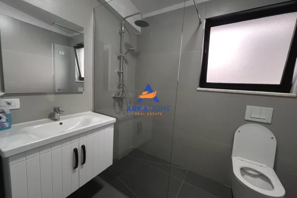 Shtepi me qera Duplex(shtepi me 2 kate) ne Tirane, 3+1, Mobilimi E mobiluar, Pagesa 1,297  Euro.