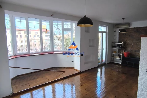 Shtepi ne shitje Duplex(shtepi me 2 kate) ne Tirane, 2+1, Mobilimi E mobiluar, Pagesa 398,000  Euro.