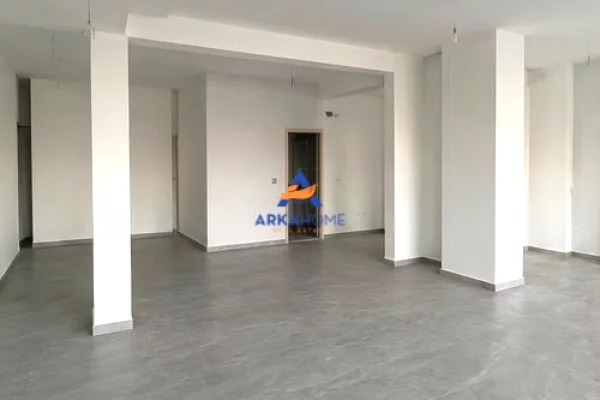 JEPET ME QERA DYQAN 72 M2 " RRUGA DRITAN HOXHA" 100,000 LEKE