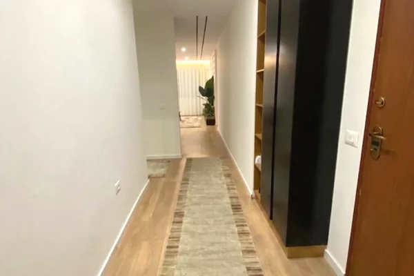 Shtepi me qera Apartament ne Tirane, 3+1, Mobilimi E mobiluar, Pagesa 1,100  Euro.