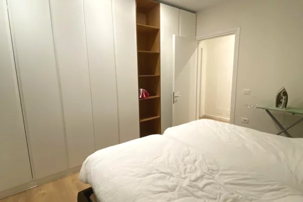 Shtepi me qera Apartament ne Tirane, 3+1, Mobilimi E mobiluar, Pagesa 1,100  Euro.