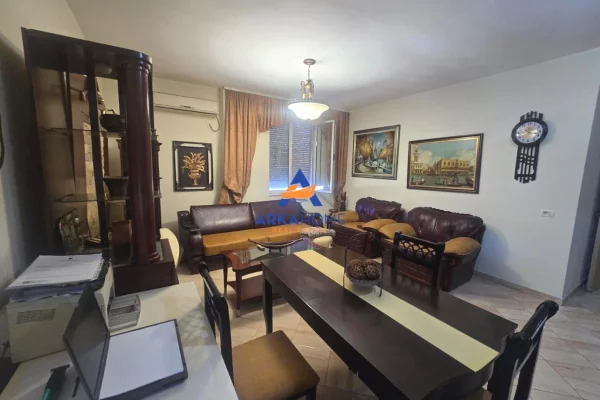 Shtepi ne shitje Apartament ne Tirane, 2+1, Mobilimi Pjeserisht e mobiluar, Pagesa 13,500,000  Leke.