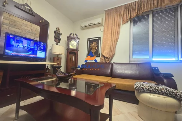 Shtepi ne shitje Apartament ne Tirane, 2+1, Mobilimi Pjeserisht e mobiluar, Pagesa 13,500,000  Leke.