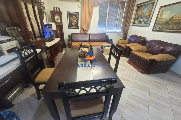 Shtepi ne shitje Apartament ne Tirane, 2+1, Mobilimi Pjeserisht e mobiluar, Pagesa 13,500,000  Leke.