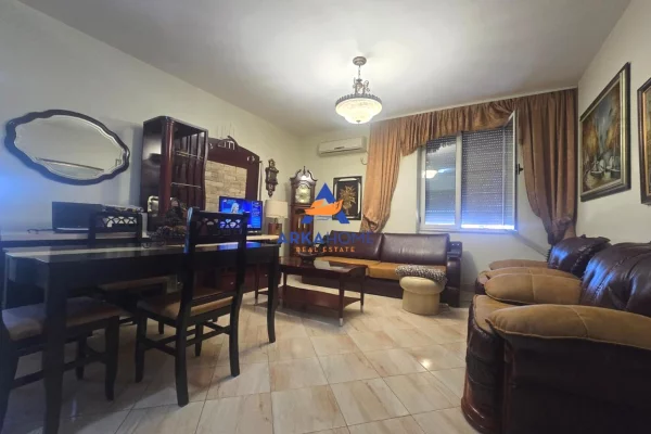 Shtepi ne shitje Apartament ne Tirane, 2+1, Mobilimi Pjeserisht e mobiluar, Pagesa 13,500,000  Leke.