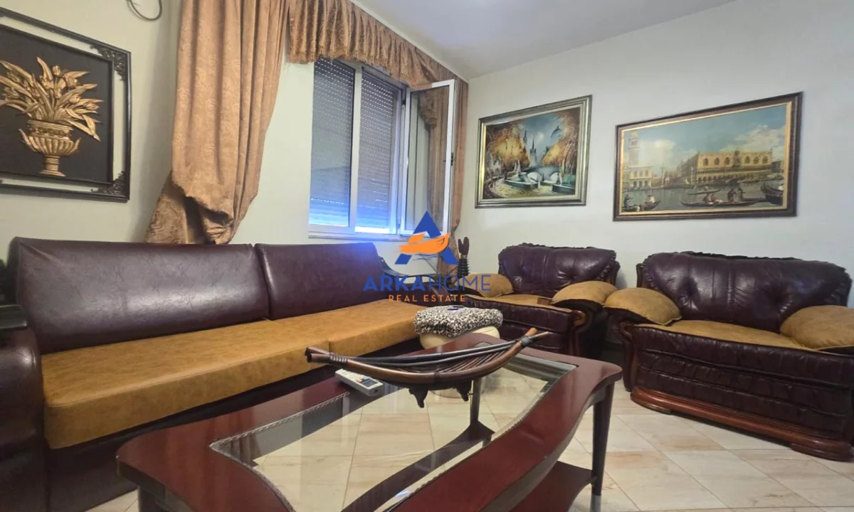 Shtepi ne shitje Apartament ne Tirane, 2+1, Mobilimi Pjeserisht e mobiluar, Pagesa 13,500,000  Leke.