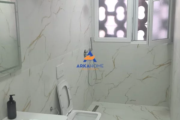Shtepi me qera Apartament ne Tirane, 2+1, Mobilimi E mobiluar, Pagesa 1,000  Euro.