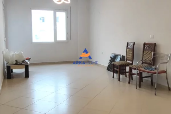 Shtepi me qera Apartament ne Tirane, 2+1, Mobilimi Bosh, pa mobiluar, Pagesa 432  Euro.