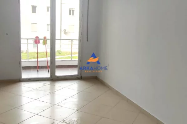 Shtepi me qera Apartament ne Tirane, 2+1, Mobilimi Bosh, pa mobiluar, Pagesa 432  Euro.
