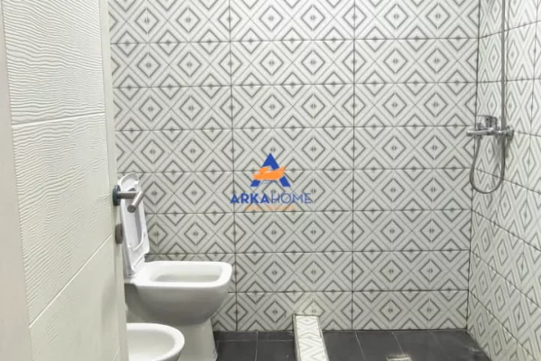 Shtepi me qera Apartament ne Tirane, 2+1, Mobilimi Bosh, pa mobiluar, Pagesa 432  Euro.