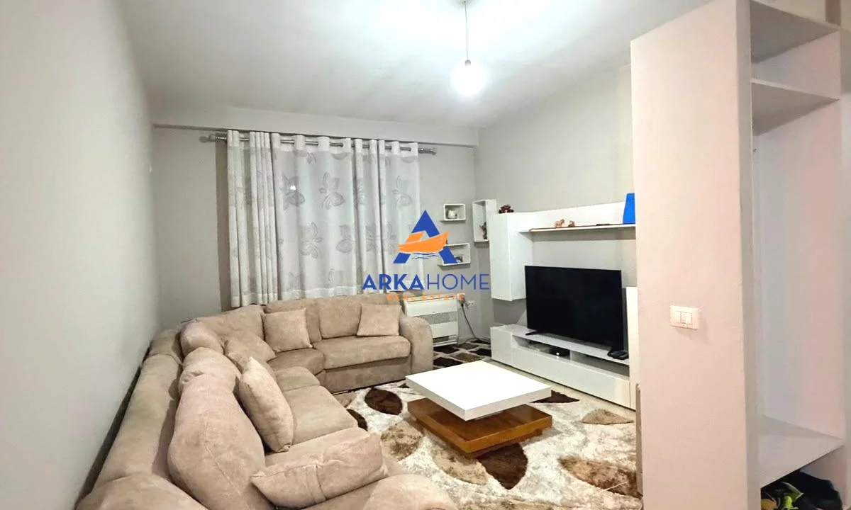 Shtepi me qera Apartament ne Tirane, 2+1, Mobilimi E mobiluar, Pagesa 530  Euro.