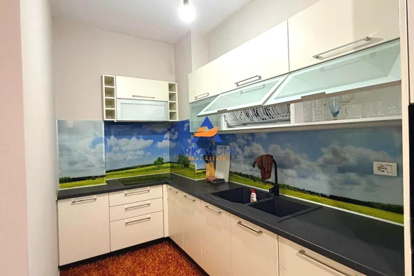 Shtepi me qera Apartament ne Tirane, 2+1, Mobilimi E mobiluar, Pagesa 530  Euro.