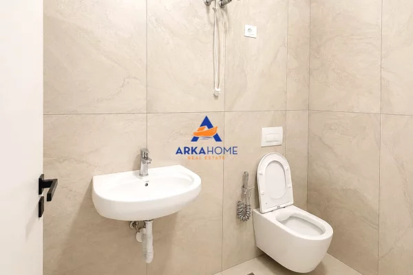 SHITET AMBIENT KOMERCIAL 48 M2 "RRUGA ALBANOPOLI" 120.000 EURO