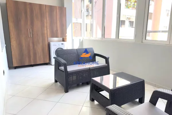 Shtepi me qera Apartament ne Tirane, 2+1, Mobilimi E mobiluar, Pagesa 919  Euro.
