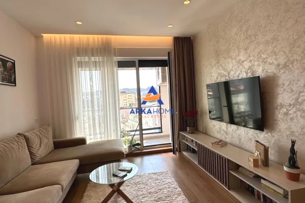 Shtepi ne shitje Apartament ne Tirane, 2+1, Mobilimi E mobiluar, Pagesa 292,207  Euro.